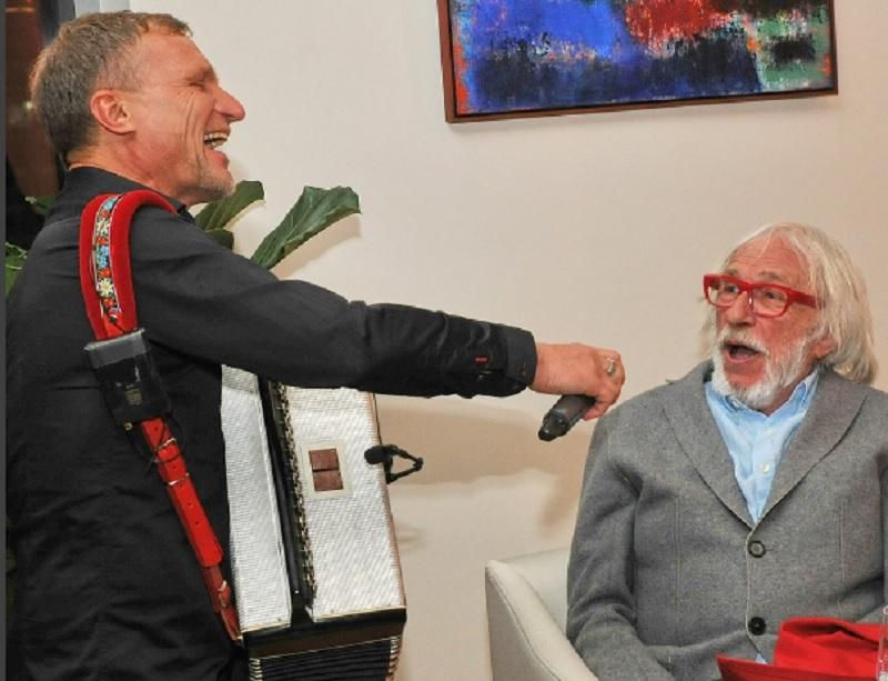 Скрипка спел с легендарным французским актером: видео Скрипка спел с легендарным французским актером: видео