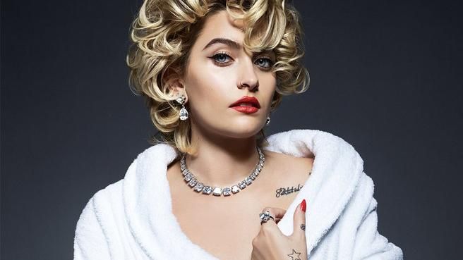 Дочь Майкла Джексона приняла участие в элегантной фотосъемке Дочь Майкла Джексона приняла участие в элегантной фотосъемке