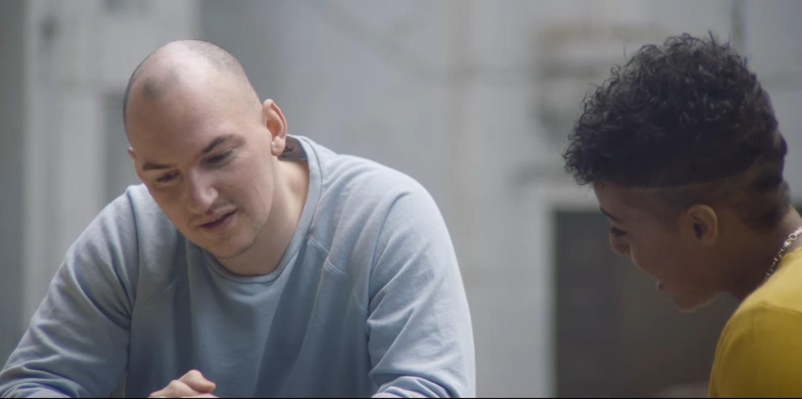 Відома компанія залишила наодинці людей абсолютно протилежних поглядів: опубліковано відео Відома компанія залишила наодинці людей абсолютно протилежних поглядів: опубліковано відео