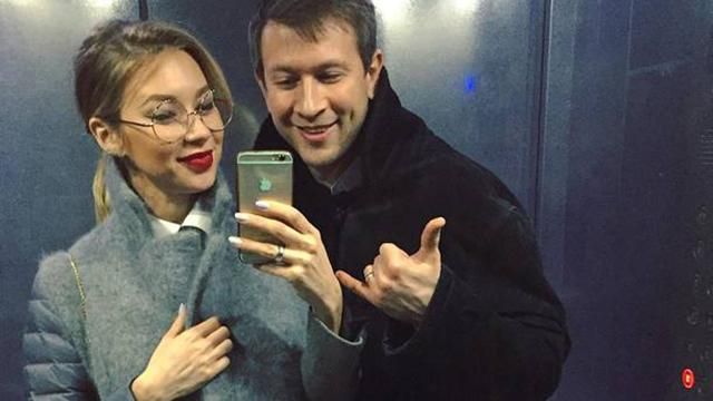 Дмитрий Ступка забрал жену и дочь из роддома: появились фото