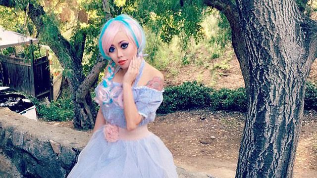 Женщина потратила огромные деньги, чтобы стать Барби: фото Женщина потратила огромные деньги, чтобы стать Барби: фото