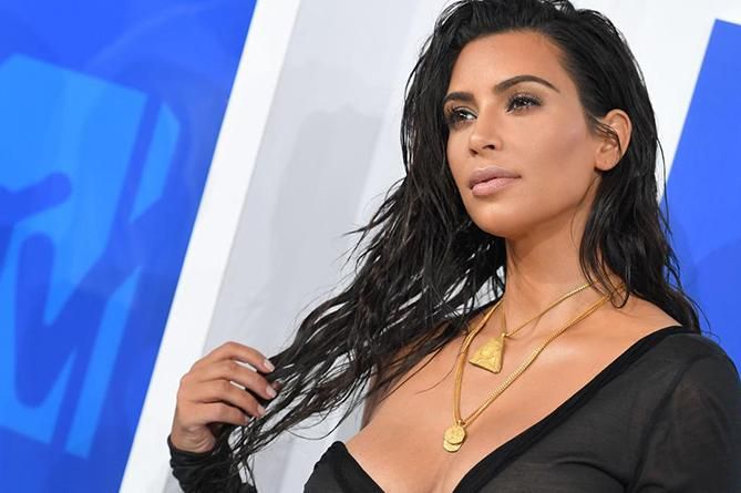 Она зашла слишком далеко: врач Ким Кардашян прокомментировал ее фигуру Она зашла слишком далеко: врач Ким Кардашян прокомментировал ее фигуру