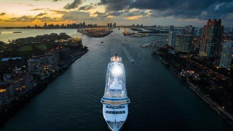 Мальовничі краєвиди в одній книзі: опубліковані неймовірні фото з дронів Мальовничі краєвиди в одній книзі: опубліковані неймовірні фото з дронів