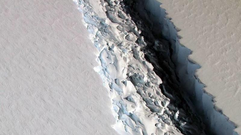 Новую гигантскую трещину нашли в Антарктиде