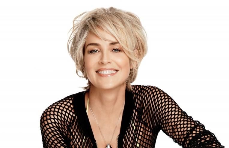 59-летняя Шэрон Стоун поразила поклонников коротким платьем: фото 59-летняя Шэрон Стоун поразила поклонников коротким платьем: фото