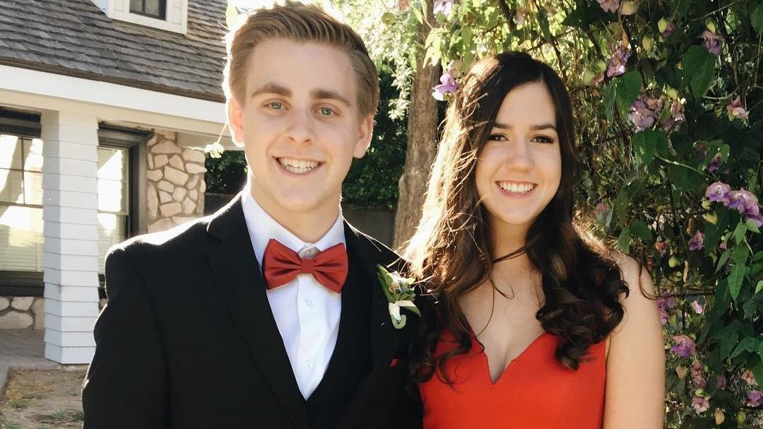 Эмма Стоун сделала подарок школьнику, который пригласил ее на выпускной бал