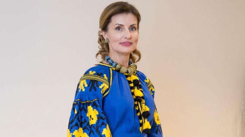 В синьо-жовтому до кінчиків пальців: Марина Порошенко вразила образом на Євробаченні В синьо-жовтому до кінчиків пальців: Марина Порошенко вразила образом на Євробаченні