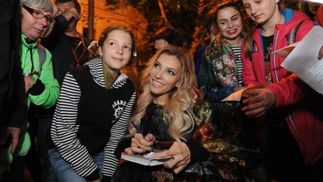 Як Самойлова співала в окупованому Севастополі 9 травня: з'явились фото Як Самойлова співала в окупованому Севастополі 9 травня: з'явились фото