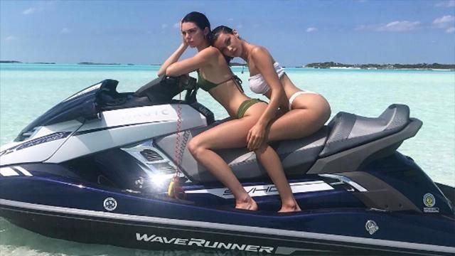 Звездные модели показали соблазнительные пляжные фото Звездные модели показали соблазнительные пляжные фото