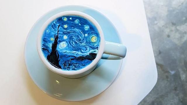 Талантливый бариста создает впечатляющие рисунки на кофе: фото