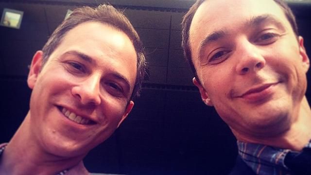 Зірка "Теорії великого вибуху" одружився з своїм хлопцем Зірка "Теорії великого вибуху" одружився з своїм хлопцем