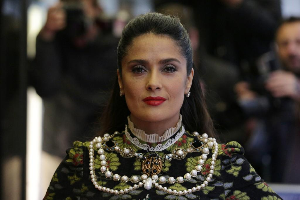 50-летняя Сальма Хайек поразила стройной фигурой в новой фотосессии