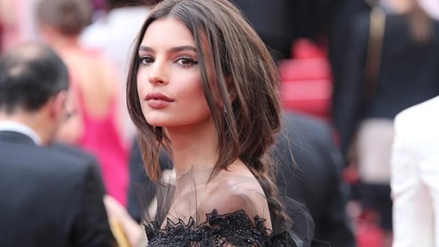 Відома модель з'явилась на Каннському кінофестивалі без нижньої білизни Відома модель з'явилась на Каннському кінофестивалі без нижньої білизни