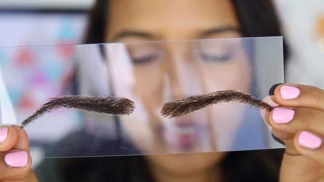 В сети набирает популярность новый бьюти-тренд: парик для бровей В сети набирает популярность новый бьюти-тренд: парик для бровей