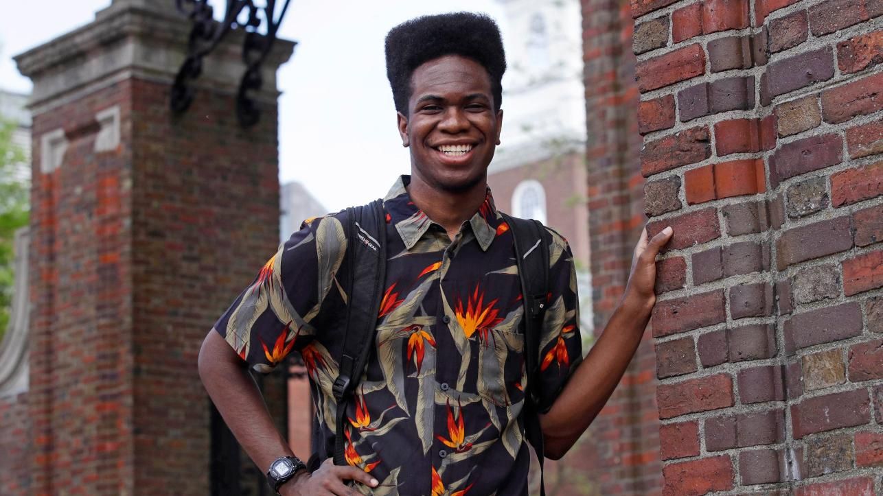 Випусник Гарварду замість диплому захистив реп-альбом Випусник Гарварду замість диплому захистив реп-альбом