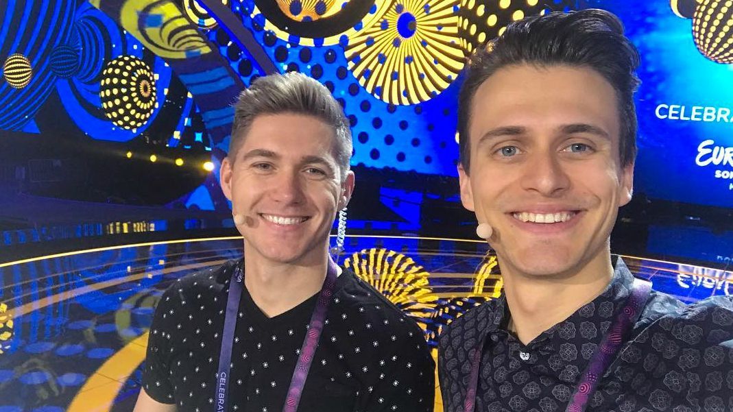 Ведущие Евровидения-2017 воспользовались Притулой для обоюдной шутки Ведущие Евровидения-2017 воспользовались Притулой для обоюдной шутки