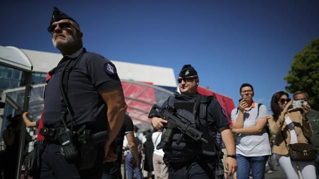 На Каннском фестивале провели срочную эвакуацию На Каннском фестивале провели срочную эвакуацию