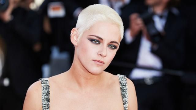 Голливудская актриса поразила странным платьем на красной дорожке в Каннах Голливудская актриса поразила странным платьем на красной дорожке в Каннах