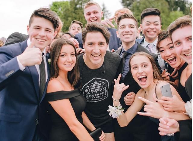 Привабливий прем'єр Канади несподівано "увірвався" на шкільний випускний