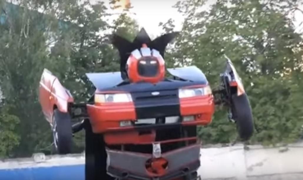 Каскадер створив трансформера із "Лади": приголомшливе відео Каскадер створив трансформера із "Лади": приголомшливе відео