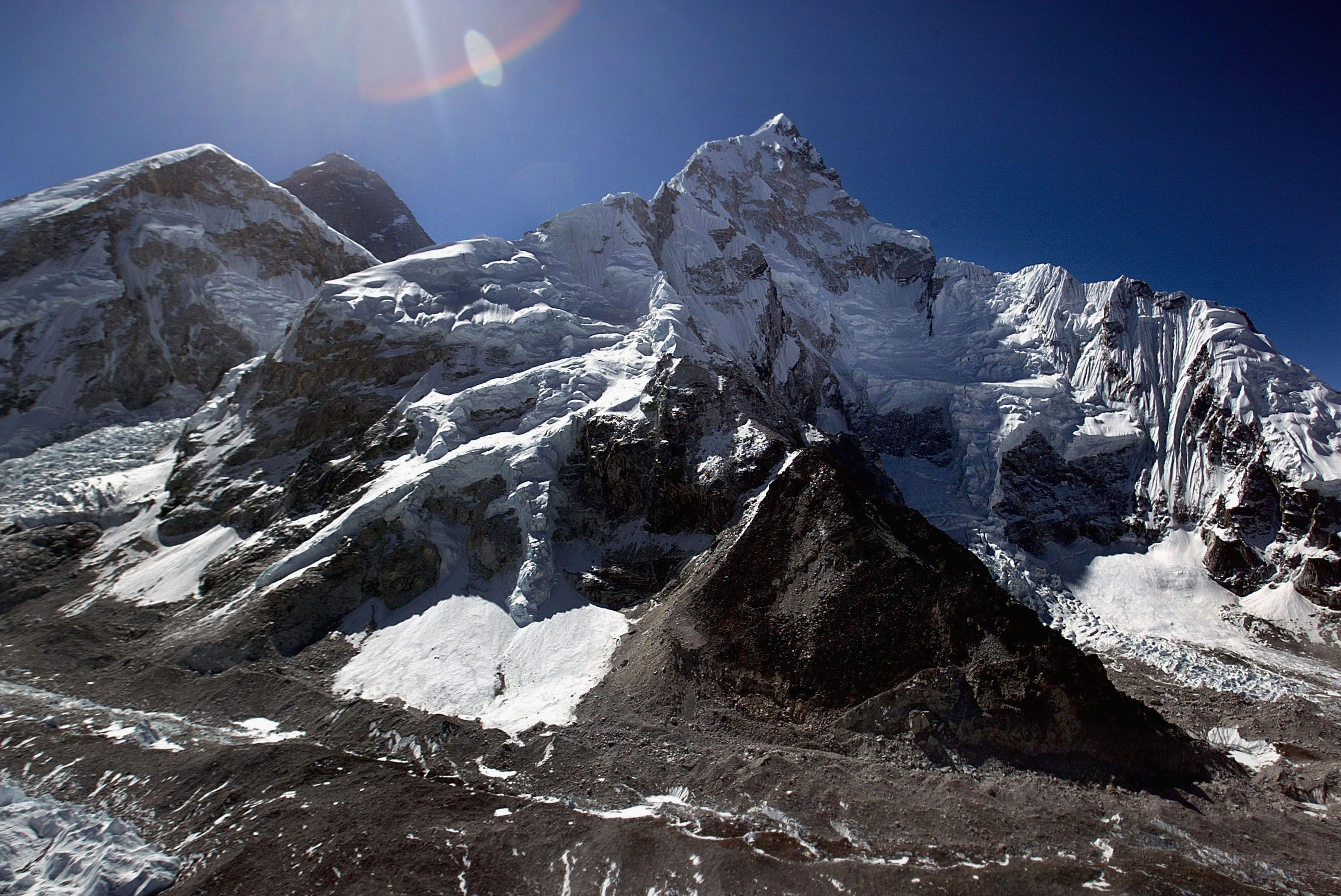 На Евересті обвалився "популярний" схил