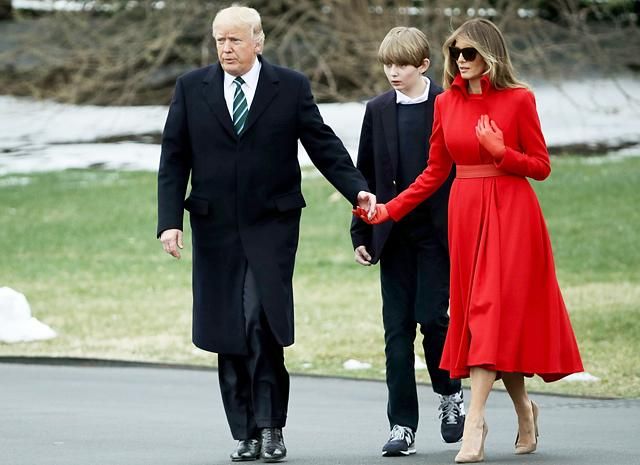 Меланія Трамп привселюдно проігнорувала свого чоловіка: опубліковано відео Меланія Трамп привселюдно проігнорувала свого чоловіка: опубліковано відео