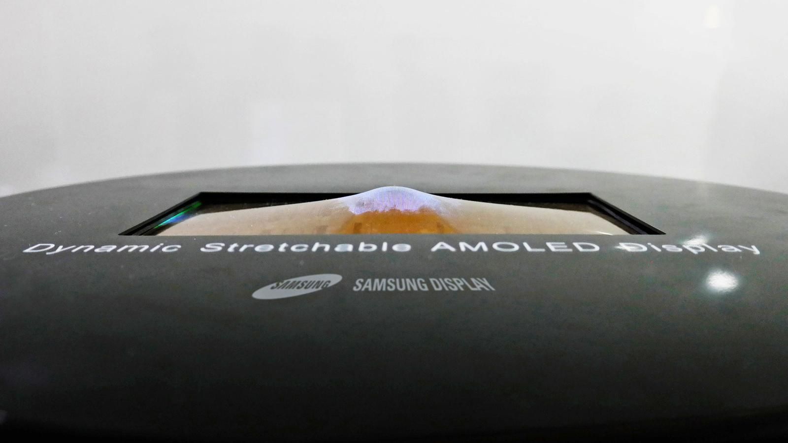 В Samsung представили OLED-дисплей, який можна згинати і розтягувати