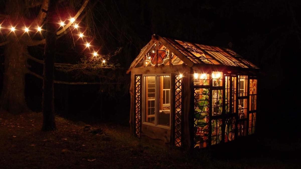 Американская художница создала сказочный дом из стекла: фото