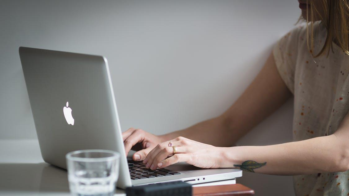 Facebook будет давать советы по сексу: разработчики создали бота