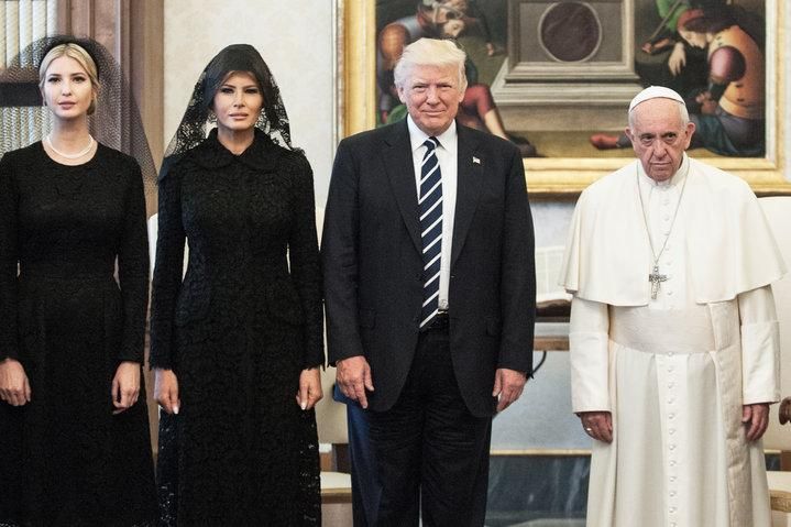 Выражение лица Папы во время встречи с Трампом стало новым интернет-мемом
