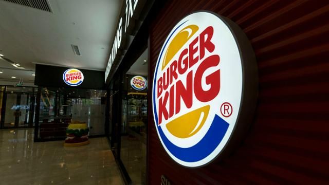 Известный фастфуд снова оскандалился: изобразил в рекламе бельгийского короля Известный фастфуд снова оскандалился: изобразил в рекламе бельгийского короля