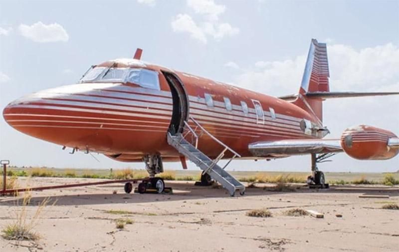 Самолет Элвиса Пресли пустили с молотка: назвали стоимость