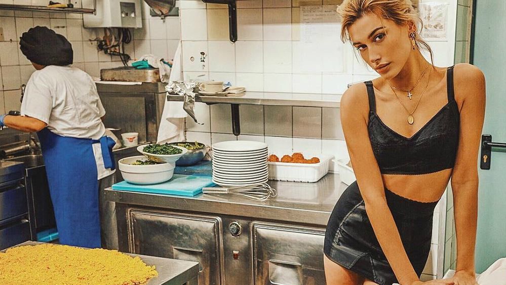 Найсексуальніша жінка світу знялась в неочікуваному образі для модного глянцю Найсексуальніша жінка світу знялась в неочікуваному образі для модного глянцю