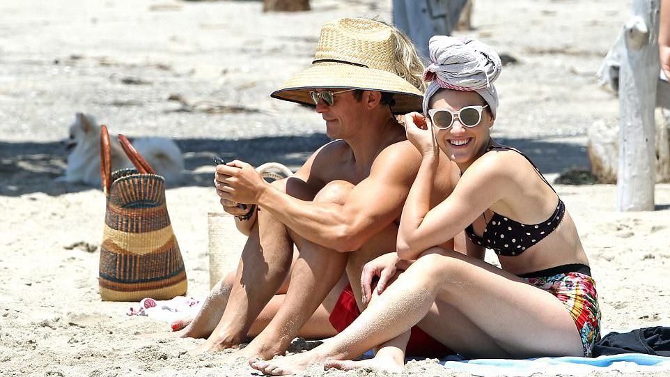 Орландо Блума помітили з новою дівчиною, схожою на Кеті Перрі: фото Орландо Блума помітили з новою дівчиною, схожою на Кеті Перрі: фото