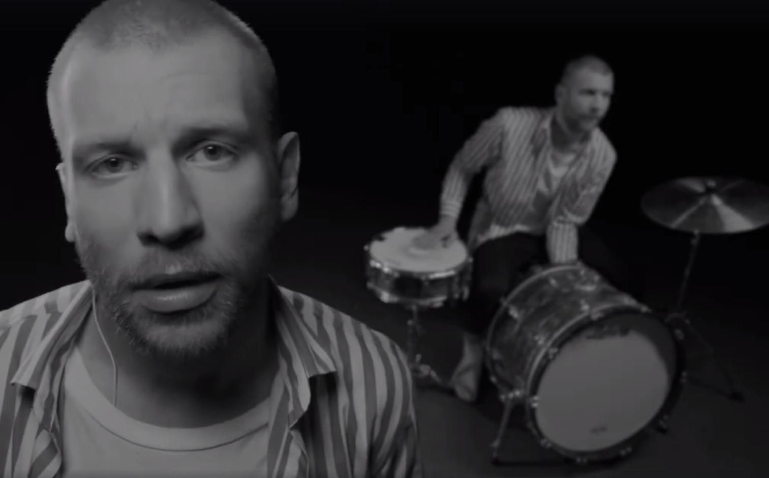 Иван Дорн прочел стих "Со мной в гробу мой украинский паспорт" Иван Дорн прочел стих "Со мной в гробу мой украинский паспорт"