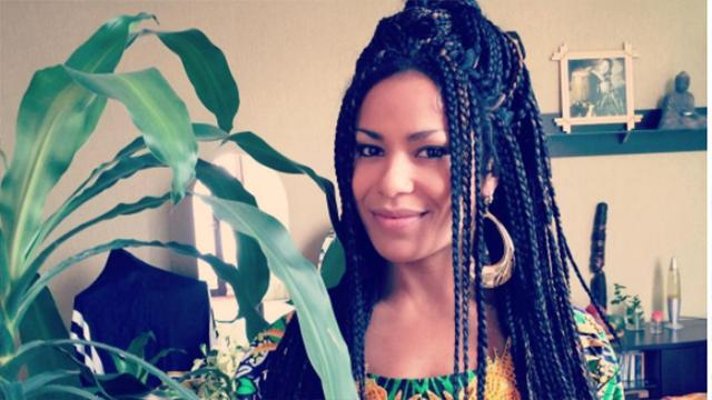 Беременная Гайтана показала округлый живот во время съемок: видео