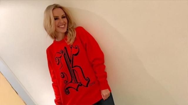 49-летняя Кайли Миноуг показала фигуру в купальнике фото 49-летняя Кайли Миноуг показала фигуру в купальнике фото