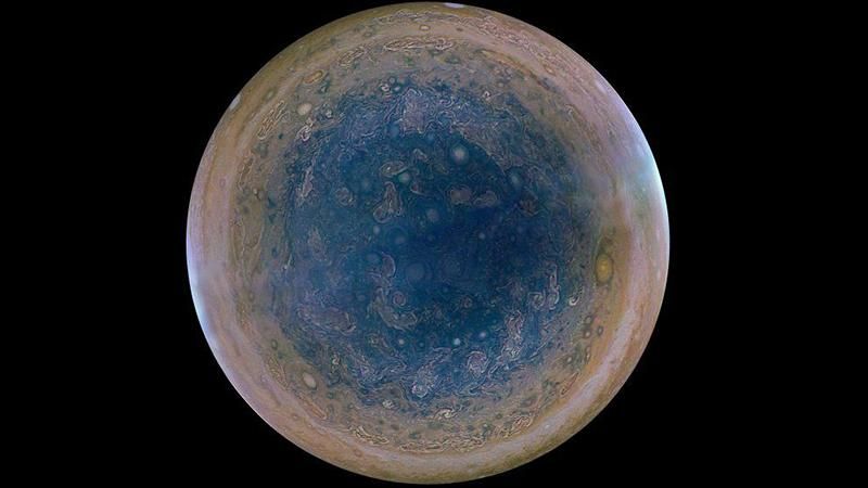 Полёт над ураганом на Юпитере: удивительное видео