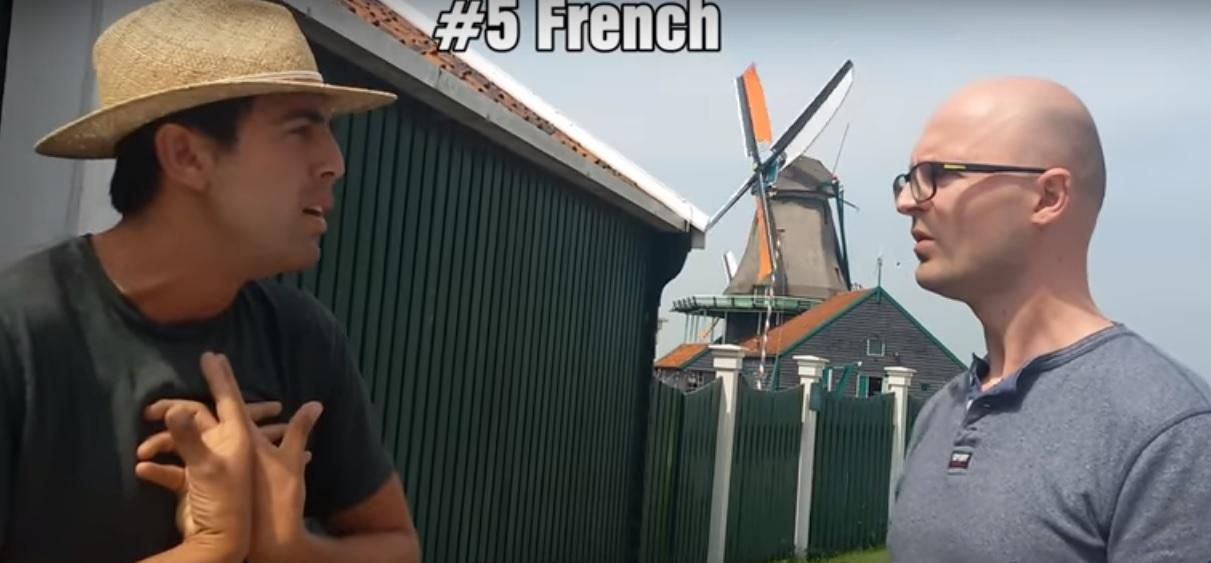 Двое мужчин за 12 минут разговора сменили 15 языков: впечатляющее видео Двое мужчин за 12 минут разговора сменили 15 языков: впечатляющее видео