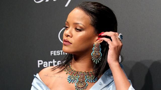 Ріанна у прозорому одязі показала наскільки погладшала: фото 18+ Ріанна у прозорому одязі показала наскільки погладшала: фото 18+