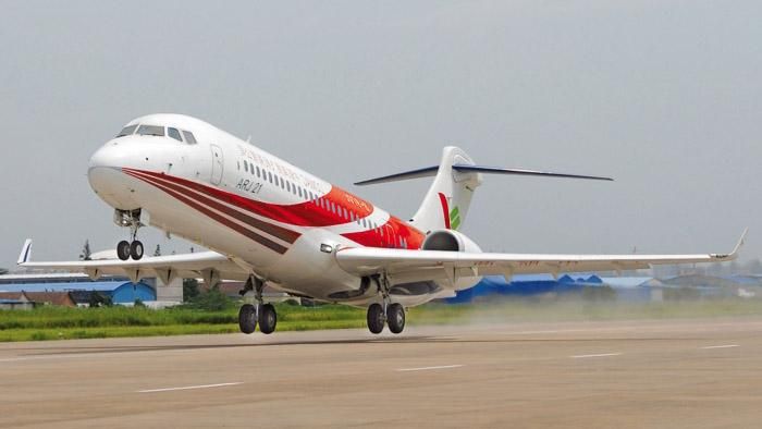 Китайский самолет незапланировано приземлился в Сиднее из-за дыры в двигателе