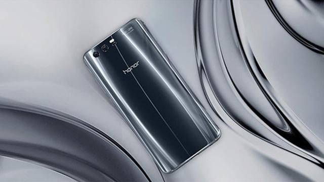 Huawei представила смартфон с двойной камерой Huawei представила смартфон с двойной камерой