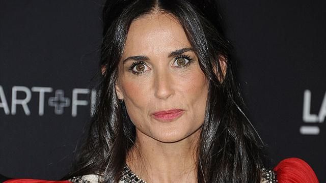 Деми Мур шокировала беззубой улыбкой: фото Деми Мур шокировала беззубой улыбкой: фото