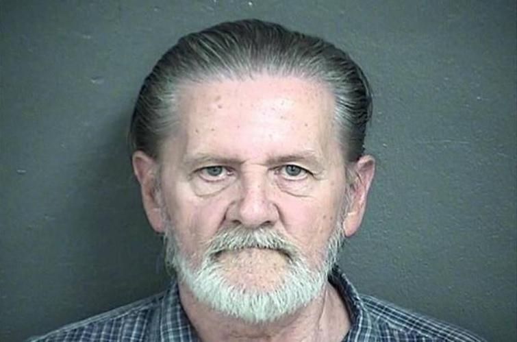 Пенсіонер пограбував банк, аби втекти від дружини та отримав півроку домашнього арешту Пенсіонер пограбував банк, аби втекти від дружини та отримав півроку домашнього арешту