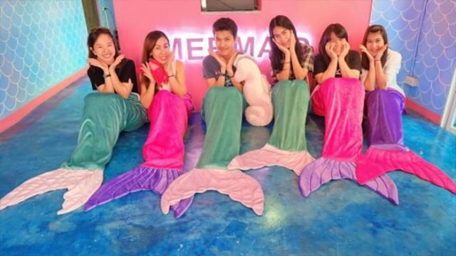 Рыбьи хвосты и цветные десерты: как выглядит кафе в стиле русалки Рыбьи хвосты и цветные десерты: как выглядит кафе в стиле русалки