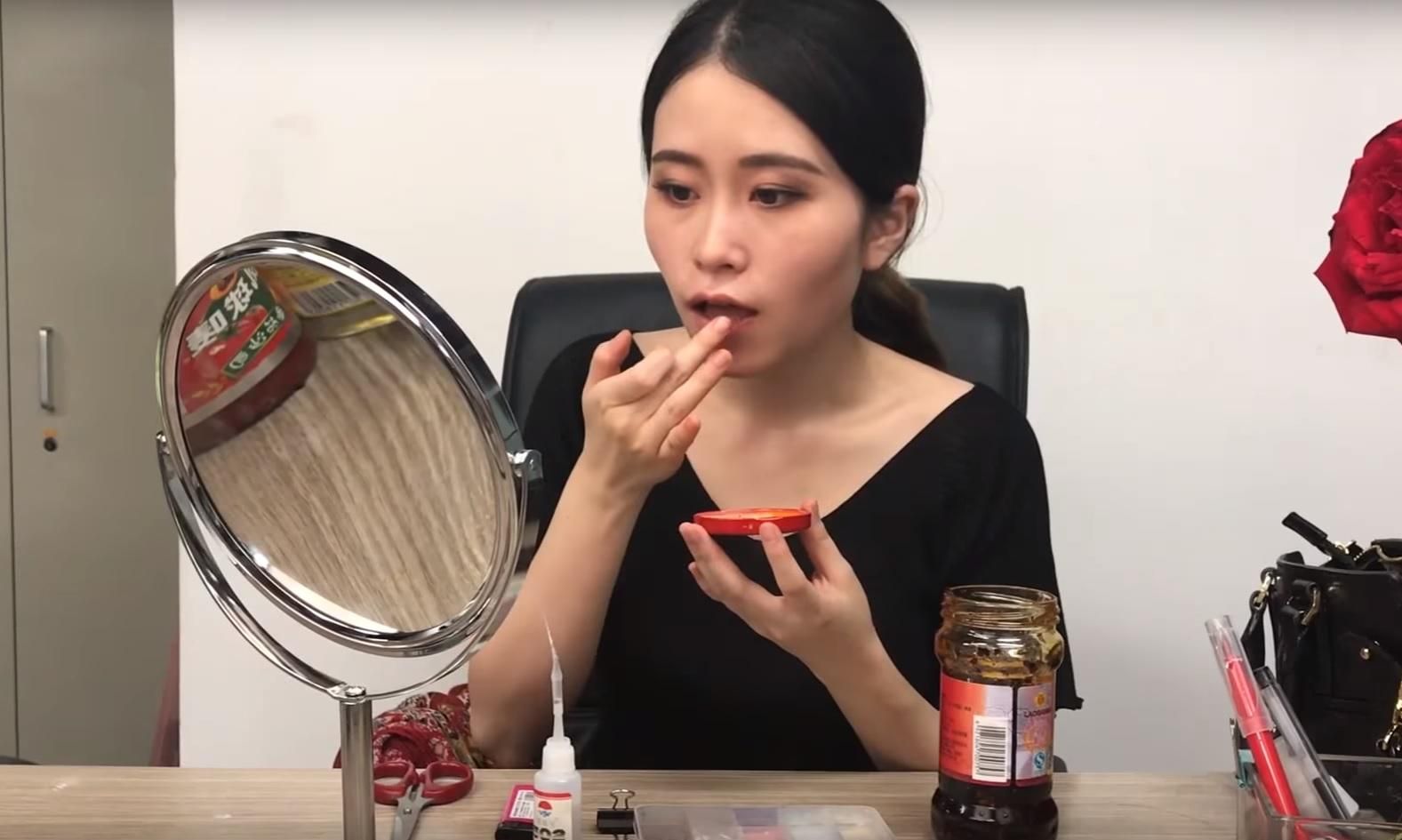 Дівчина зробила макіяж із продуктів з холодильника: приголомшливе відео