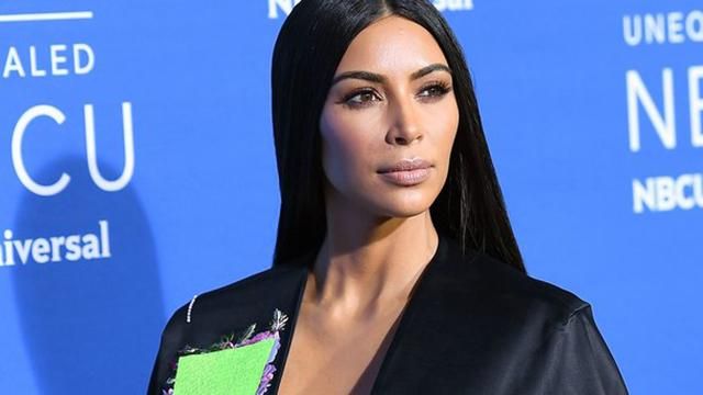 Кім Кардашьян випустила свій гламурний спінер: фото Кім Кардашьян випустила свій гламурний спінер: фото