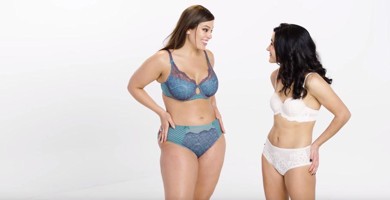 Ешлі Грем вчила жінок зніматись у нижній білизні і не соромитись тіла: відео