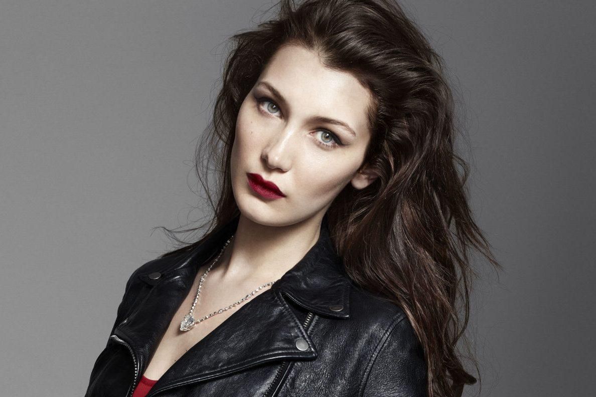 Белла Хадид разделась ради рекламы косметики Белла Хадид разделась ради рекламы косметики