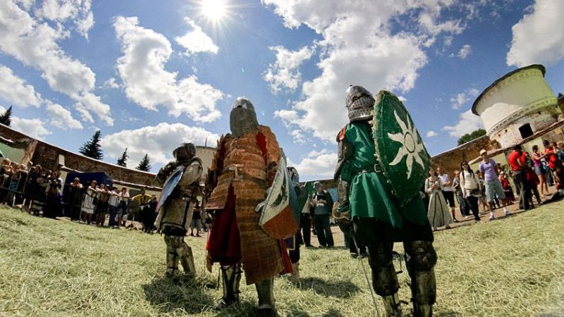 Середньовічний фестиваль на Сумщині зібрав рекордну кількість лицарів